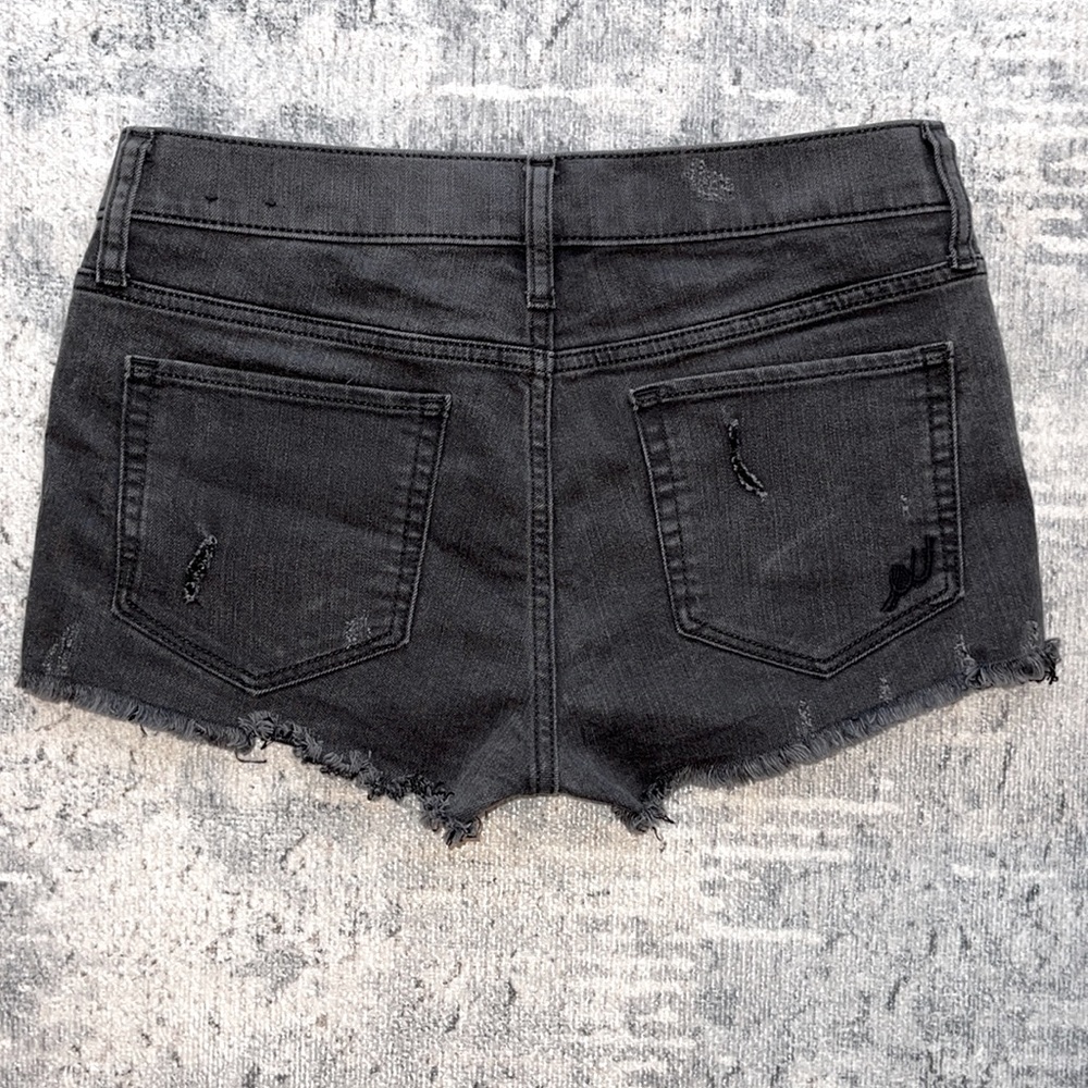 Express Jean Short - Picture 2 of 3